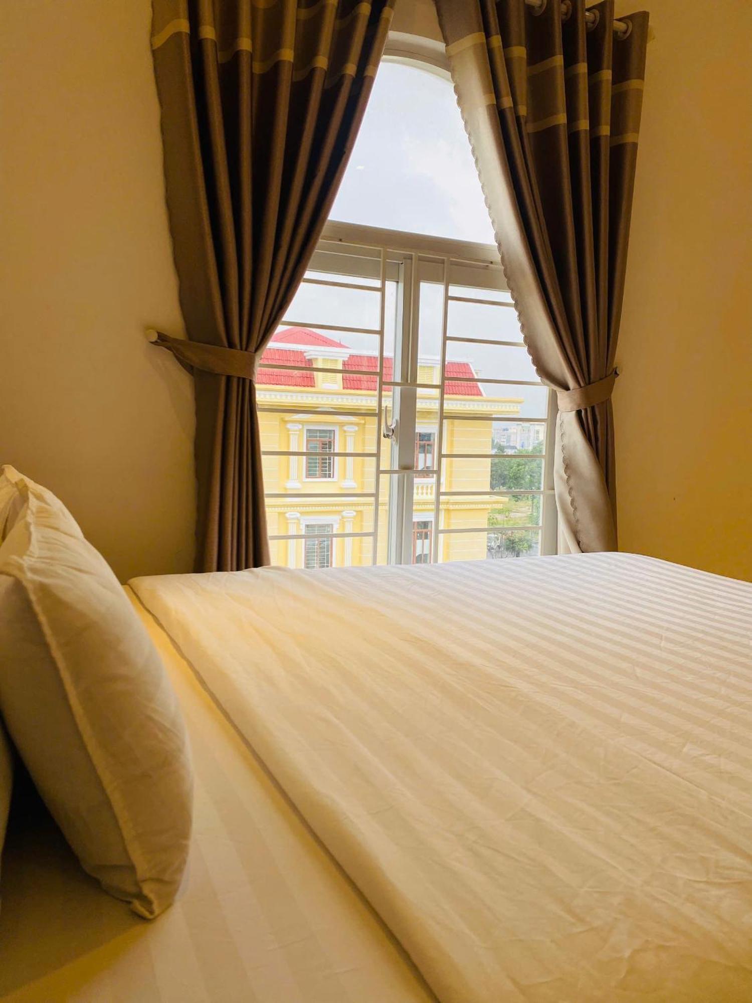 Khach San Romo Hotel Quang Ngai Exterior photo
